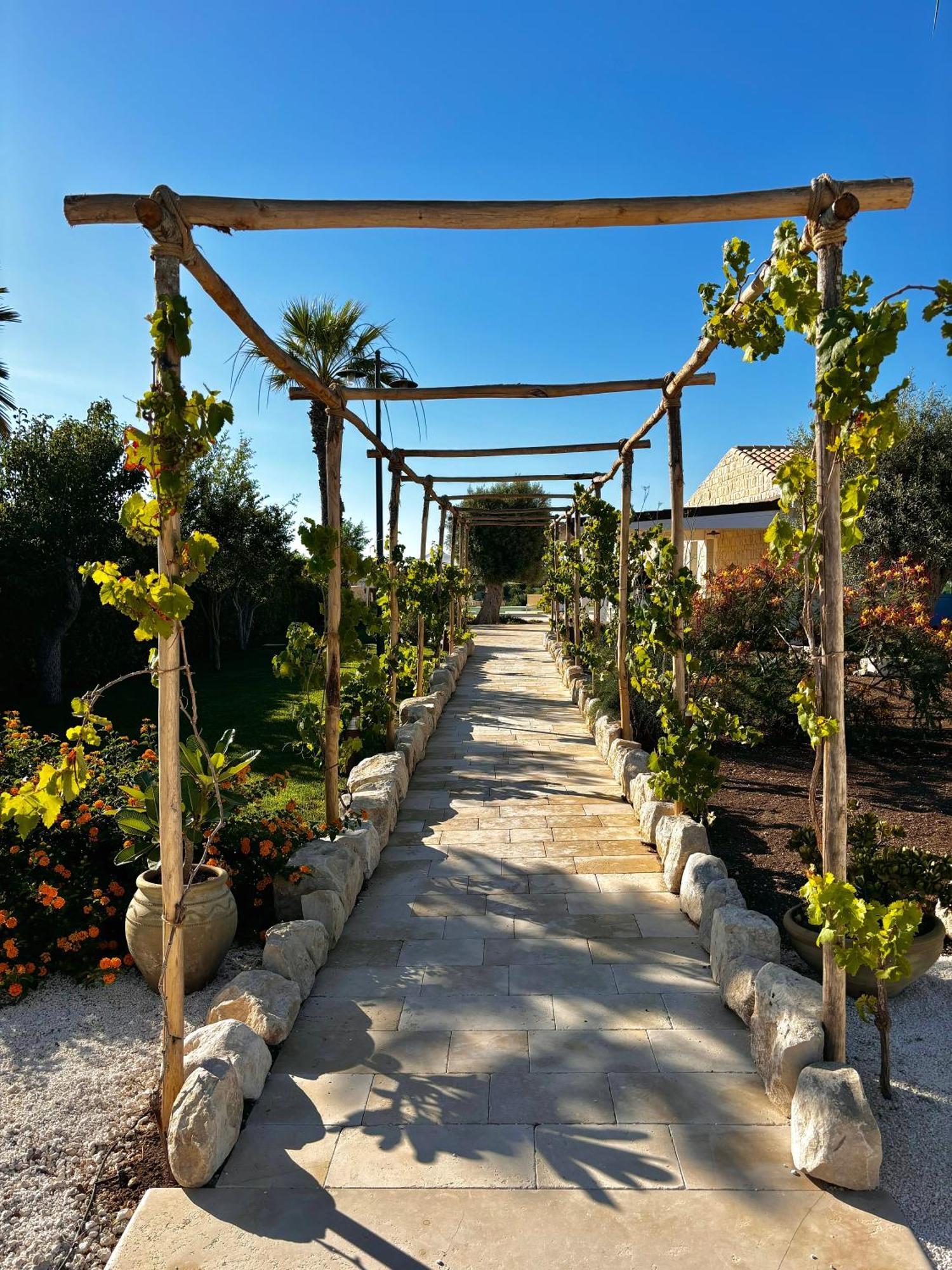 Terranura Bed & Breakfast Reitani Exterior photo